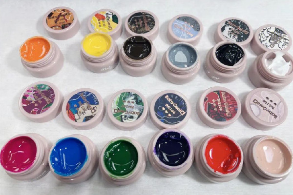 彩繪膠和甲油膠區(qū)別 彩繪膠可以當(dāng)甲油膠用嗎 彩繪膠和甲油膠區(qū)別 彩繪膠可以當(dāng)甲油膠用嗎