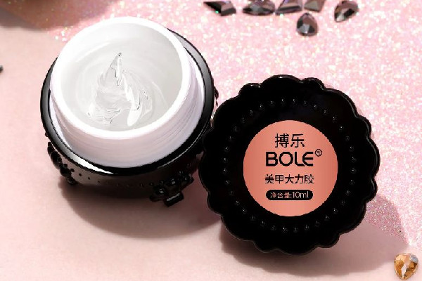 美甲膠水用什么可以去除掉 美甲膠水可以用熱水洗掉嗎 美甲膠水用什么可以去除掉 美甲膠水可以用熱水洗掉嗎