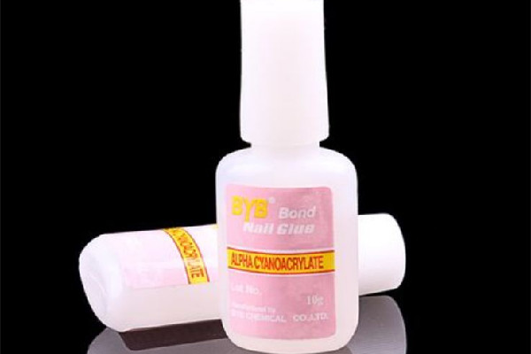 美甲膠水對(duì)指甲有害嗎 美甲膠水會(huì)腐蝕指甲嗎 美甲膠水對(duì)指甲有害嗎 美甲膠水會(huì)腐蝕指甲嗎