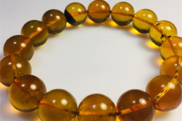 琥珀手串的功效和作用 琥珀手串對(duì)身體有什么好處 琥珀手串的功效和作用 琥珀手串對(duì)身體有什么好處