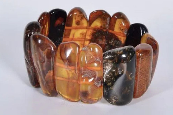 琥珀手串用什么油保養(yǎng) 琥珀手串和蜜蠟手串哪個好 琥珀手串用什么油保養(yǎng) 琥珀手串和蜜蠟手串哪個好