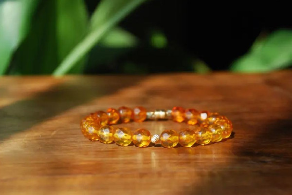 琥珀手串價格一般多少 琥珀手串有收藏價值嗎 琥珀手串價格一般多少 琥珀手串有收藏價值嗎