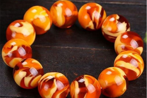 琥珀手串的功效和作用 琥珀手串對(duì)身體有什么好處 琥珀手串的功效和作用 琥珀手串對(duì)身體有什么好處