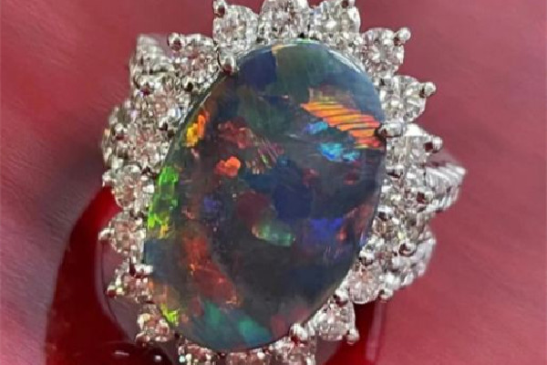 歐泊石值錢嗎 歐泊石多少錢一克 歐泊石值錢嗎 歐泊石多少錢一克