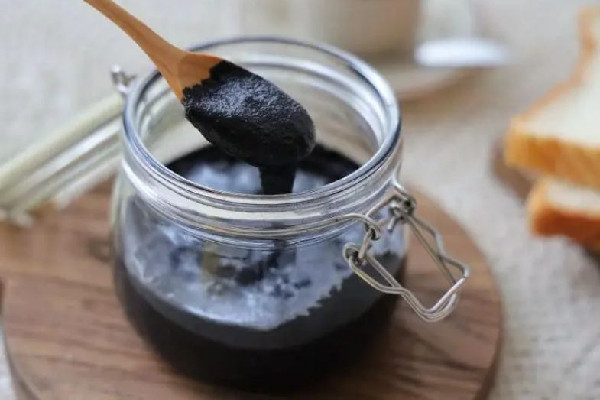 黑芝麻糊泡出來是紫色的正常嗎 黑芝麻糊泡出來稠的好還是稀的好 黑芝麻糊泡出來是紫色的正常嗎 黑芝麻糊泡出來稠的好還是稀的好