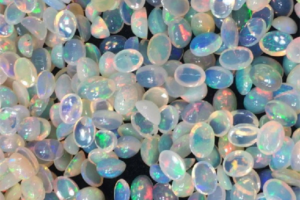 歐泊石變色了怎么恢復(fù) 歐泊石為什么會變色 歐泊石變色了怎么恢復(fù) 歐泊石為什么會變色