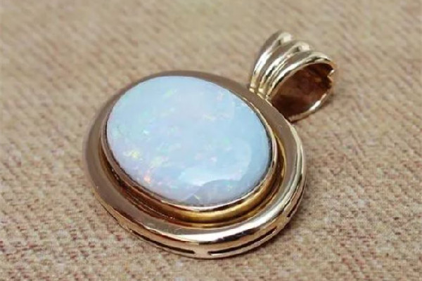 歐泊石戴久了會怎樣 歐泊石會退火彩嗎 歐泊石戴久了會怎樣 歐泊石會退火彩嗎