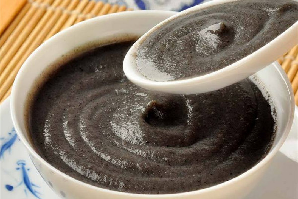 黑芝麻糊要放多少水 黑芝麻糊水放多了怎么辦 黑芝麻糊要放多少水 黑芝麻糊水放多了怎么辦