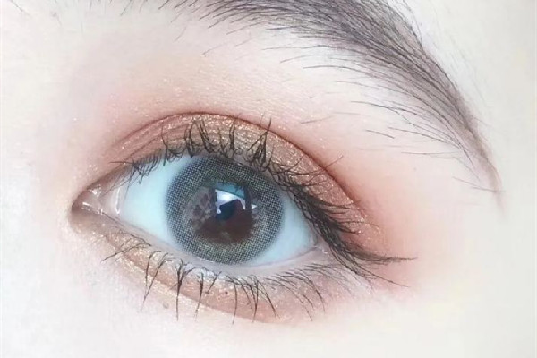 美瞳一天佩戴多久最好 美瞳戴久了對眼睛有什么樣傷害 美瞳一天佩戴多久最好 美瞳戴久了對眼睛有什么樣傷害