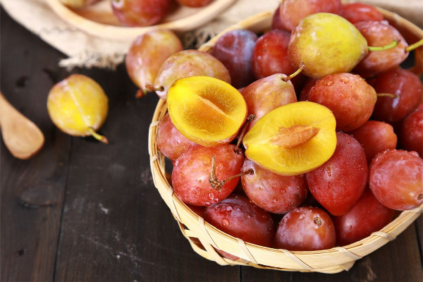 西梅的功效和作用 西梅對肝臟有好處嗎 西梅的功效和作用 西梅對肝臟有好處嗎