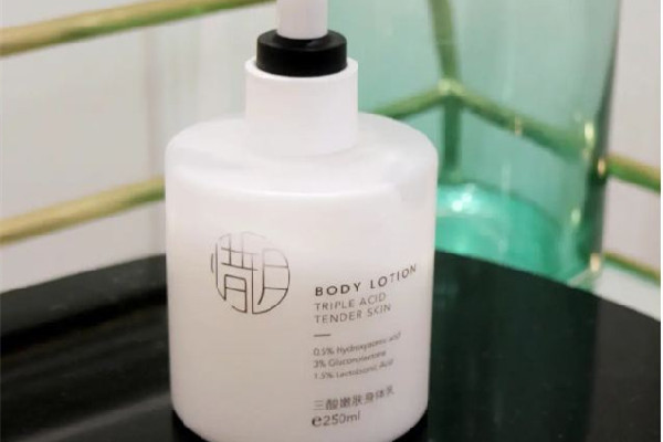 果酸身體乳適合什么皮膚 果酸身體乳適合夏天用嗎 果酸身體乳適合什么皮膚 果酸身體乳適合夏天用嗎