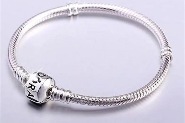 純銀手鏈可以戴著洗澡嗎 純銀手鏈可以碰水嗎 純銀手鏈可以戴著洗澡嗎 純銀手鏈可以碰水嗎