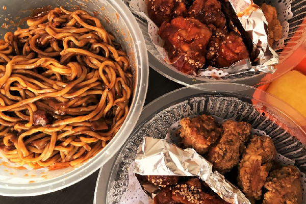 老師校門口扔學(xué)生外賣驅(qū)趕攤販 外賣有淡季和旺季區(qū)分嗎 老師校門口扔學(xué)生外賣驅(qū)趕攤販 外賣有淡季和旺季區(qū)分嗎