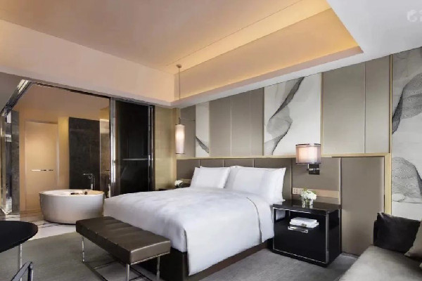 酒店回應成年子女不能與父母住標間 酒店標間可以住三個人嗎