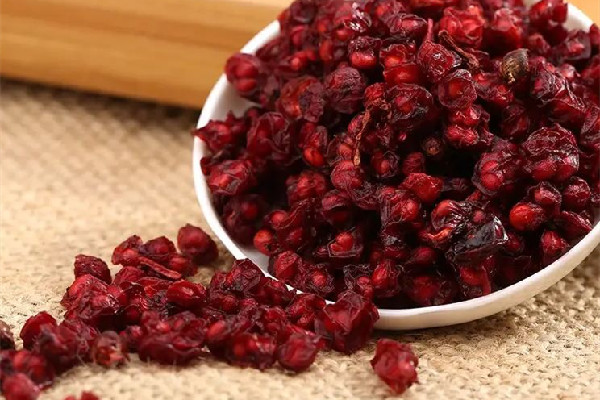 五味子怎么吃效果好 五味子可以吃進肚子里嗎 五味子怎么吃效果好 五味子可以吃進肚子里嗎