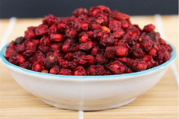 五味子怎么吃效果好 五味子可以吃進肚子里嗎 五味子怎么吃效果好 五味子可以吃進肚子里嗎