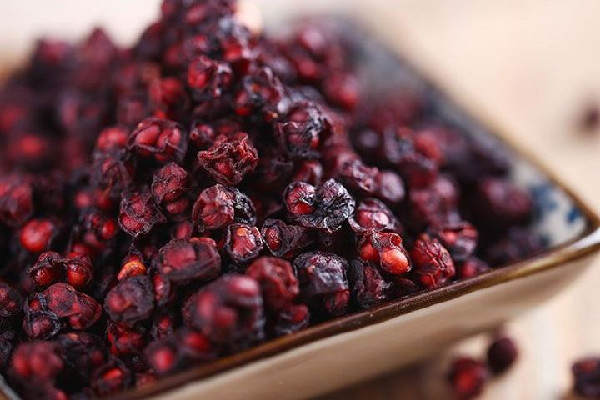 五味子可以和枸杞一起泡水喝嗎 五味子和菟絲子能當茶喝嗎 五味子可以和枸杞一起泡水喝嗎 五味子和菟絲子能當茶喝嗎