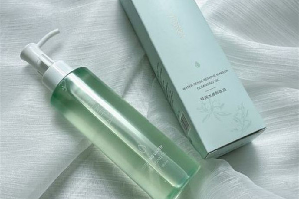 卸妝油和卸妝膏哪個好用對皮膚好 卸妝油和卸妝膏的區(qū)別