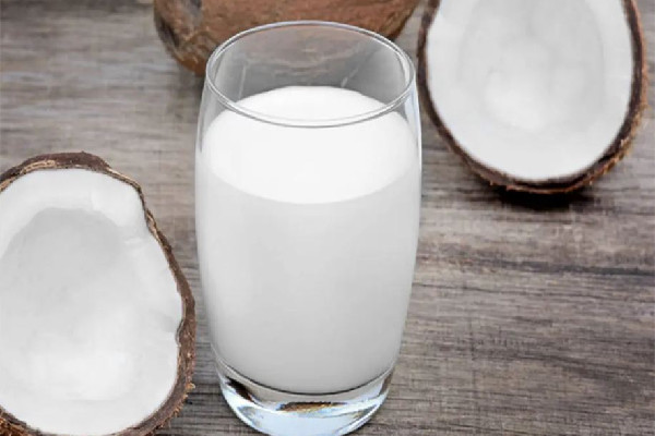 椰奶要加牛奶嗎 椰奶和牛奶哪個(gè)更營養(yǎng)些 椰奶要加牛奶嗎 椰奶和牛奶哪個(gè)更營養(yǎng)些