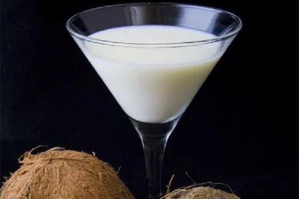 椰奶的功效與作用 椰奶可以解酒嗎 椰奶的功效與作用 椰奶可以解酒嗎