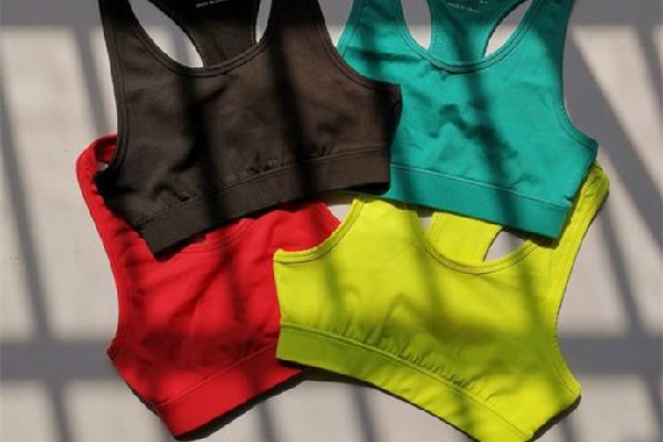 運動內(nèi)衣的胸墊需要拿出來洗嗎 運動內(nèi)衣怎么洗不變形 運動內(nèi)衣的胸墊需要拿出來洗嗎 運動內(nèi)衣怎么洗不變形