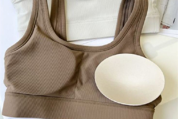 運(yùn)動內(nèi)衣有鋼圈嗎 運(yùn)動內(nèi)衣買固定的還是拆卸的好 運(yùn)動內(nèi)衣有鋼圈嗎 運(yùn)動內(nèi)衣買固定的還是拆卸的好