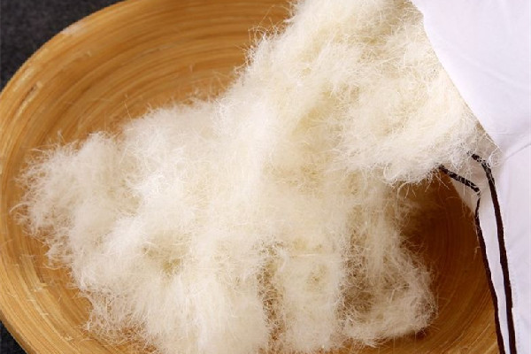 羽絨枕頭曬多久 羽絨枕頭曬曬會更蓬松嗎 羽絨枕頭曬多久 羽絨枕頭曬曬會更蓬松嗎