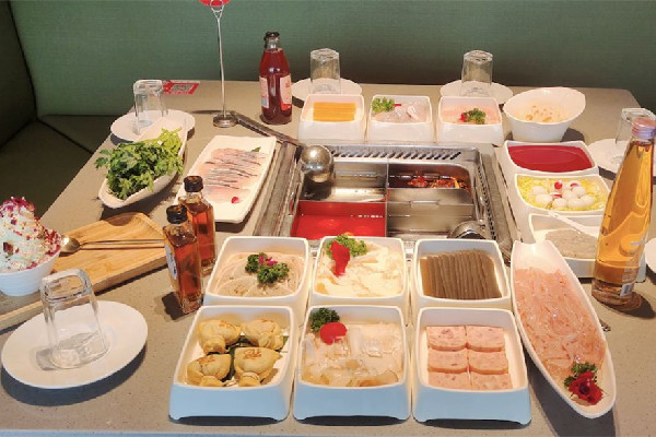 究竟誰在留宿海底撈 海底撈不是大學生可以打折嗎 究竟誰在留宿海底撈 海底撈不是大學生可以打折嗎