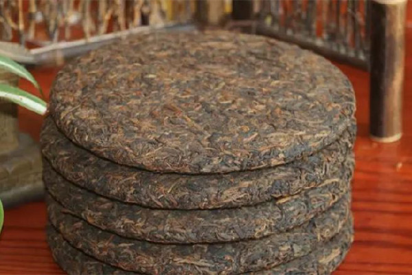 茶餅是不是放越久越好 茶餅時間久了還能喝嗎 茶餅是不是放越久越好 茶餅時間久了還能喝嗎