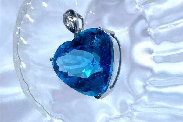 托帕石是什么寶石 托帕石是天然的還是人工的 托帕石是什么寶石 托帕石是天然的還是人工的