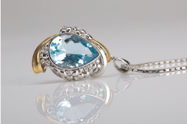 托帕石要怎么保養(yǎng) 托帕石可以用酒精擦拭嗎 托帕石要怎么保養(yǎng) 托帕石可以用酒精擦拭嗎