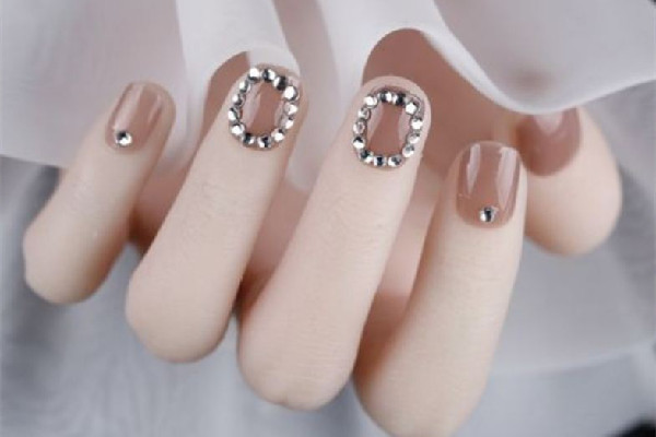 美甲貼鉆可以保持多久 美甲貼鉆會勾衣服嗎 美甲貼鉆可以保持多久 美甲貼鉆會勾衣服嗎