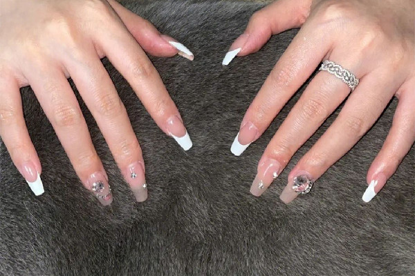 美甲貼鉆的正確順序 美甲貼鉆會掉嗎 美甲貼鉆的正確順序 美甲貼鉆會掉嗎