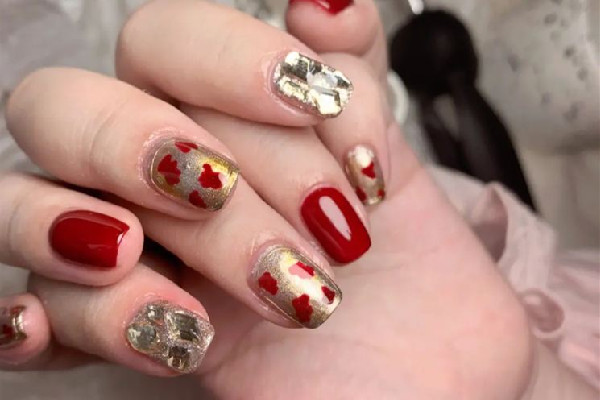 紅色美甲適合本命年嗎 紅色美甲可以進(jìn)寺廟嗎 紅色美甲適合本命年嗎 紅色美甲可以進(jìn)寺廟嗎