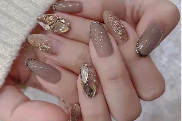 美甲貼鉆的正確順序 美甲貼鉆會掉嗎 美甲貼鉆的正確順序 美甲貼鉆會掉嗎