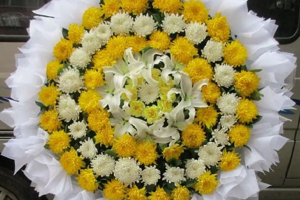 花圈落款寫顛倒店家被索賠2萬 花圈挽聯(lián)怎樣寫 花圈落款寫顛倒店家被索賠2萬 花圈挽聯(lián)怎樣寫