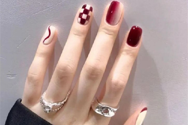 紅色美甲適合黃皮嗎 紅色美甲什么顏色顯手白 紅色美甲適合黃皮嗎 紅色美甲什么顏色顯手白