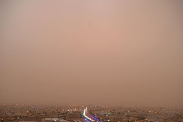 沙塵暴趁夜入京:口罩擋不住行人吃土 沙塵暴的危害有哪些 沙塵暴趁夜入京:口罩擋不住行人吃土 沙塵暴的危害有哪些