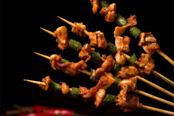 淄博老板娘為趕高鐵小伙1V1烤串 燒烤怎么烤才入味好吃 淄博老板娘為趕高鐵小伙1V1烤串 燒烤怎么烤才入味好吃