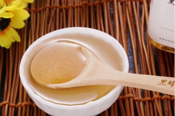 槐花蜜顏色越淺越好嗎 槐花蜜怎么看純不純 槐花蜜顏色越淺越好嗎 槐花蜜怎么看純不純