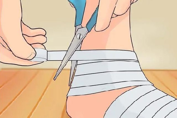 男子被捅后趴在地上淡定玩手機(jī) 受傷后怎么止血 男子被捅后趴在地上淡定玩手機(jī) 受傷后怎么止血