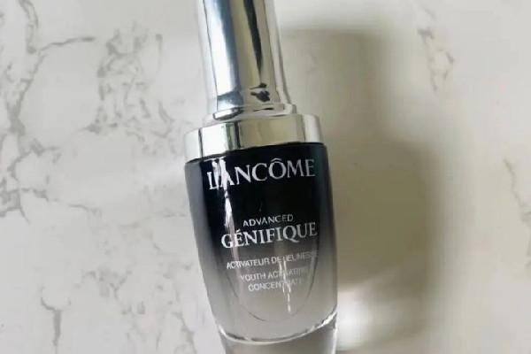 蘭蔻精華液和雅詩蘭黛精華液哪個好 蘭蔻精華液是精華液嗎 蘭蔻精華液和雅詩蘭黛精華液哪個好 蘭蔻精華液是精華液嗎