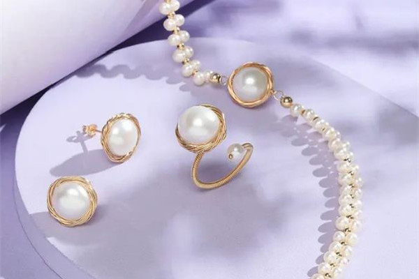 珍珠首飾會(huì)不會(huì)變色 珍珠首飾會(huì)氧化嗎 珍珠首飾會(huì)不會(huì)變色 珍珠首飾會(huì)氧化嗎