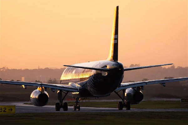 空姐飛機(jī)上推銷商品長(zhǎng)達(dá)40分鐘 飛機(jī)上推銷商品可以舉報(bào)嗎 空姐飛機(jī)上推銷商品長(zhǎng)達(dá)40分鐘 飛機(jī)上推銷商品可以舉報(bào)嗎