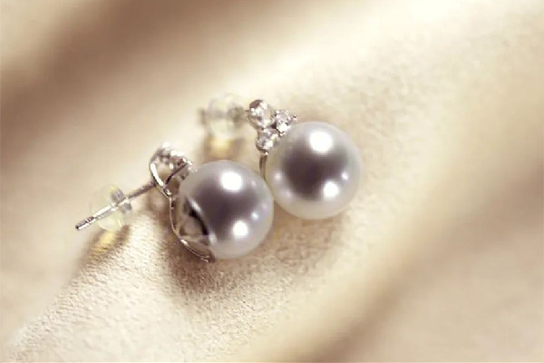 珍珠首飾和黃金首飾哪個(gè)保值 珍珠首飾和黃金首飾可不可以混搭 珍珠首飾和黃金首飾哪個(gè)保值 珍珠首飾和黃金首飾可不可以混搭