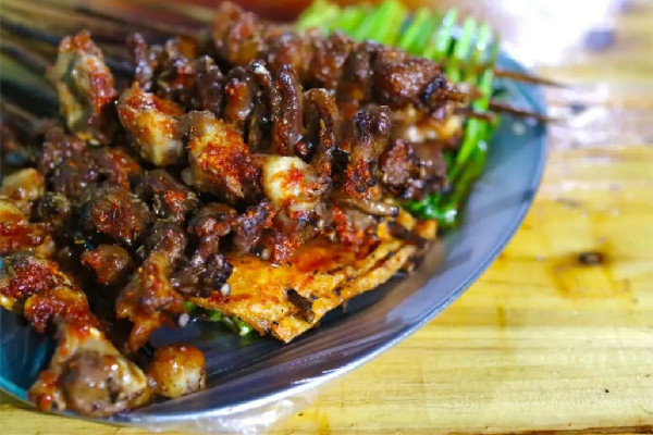 淄博燒烤小店每日賣上萬烤串 燒烤是電烤的好還是炭烤的好 淄博燒烤小店每日賣上萬烤串 燒烤是電烤的好還是炭烤的好