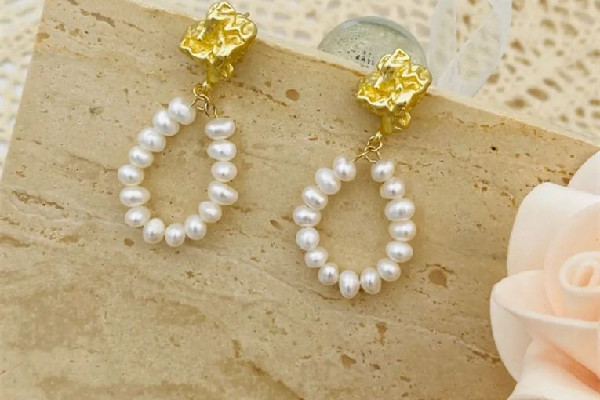 珍珠耳飾會(huì)不會(huì)顯老 珍珠耳飾適合多大年齡 珍珠耳飾會(huì)不會(huì)顯老 珍珠耳飾適合多大年齡