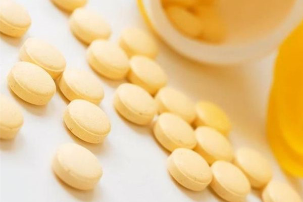 維生素b2放在口腔潰瘍上有用嗎 維生素b2對(duì)脫發(fā)有幫助嗎 維生素b2放在口腔潰瘍上有用嗎 維生素b2對(duì)脫發(fā)有幫助嗎