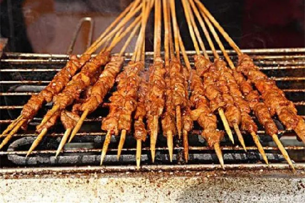 淄博燒烤單店日均售1萬串 燒烤哪里最出名最好吃 淄博燒烤單店日均售1萬串 燒烤哪里最出名最好吃