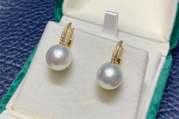 珍珠耳飾適合哪種臉型 珍珠耳飾怎么搭配衣服 珍珠耳飾適合哪種臉型 珍珠耳飾怎么搭配衣服